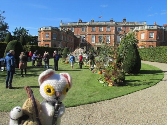 Clarence the Clarinet-Playing Cat and Boris the Bass-Playing Bear | Harrogate Autumn Flower Show, Newby Hall (Ripon), September 2022